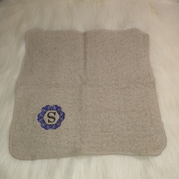 Embroidered Towel Set - Picture 4 of 4